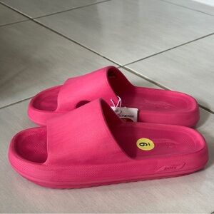 Skechers Women's Foamies Arch Fit Horizon Water Shoe. Size 9. NWT